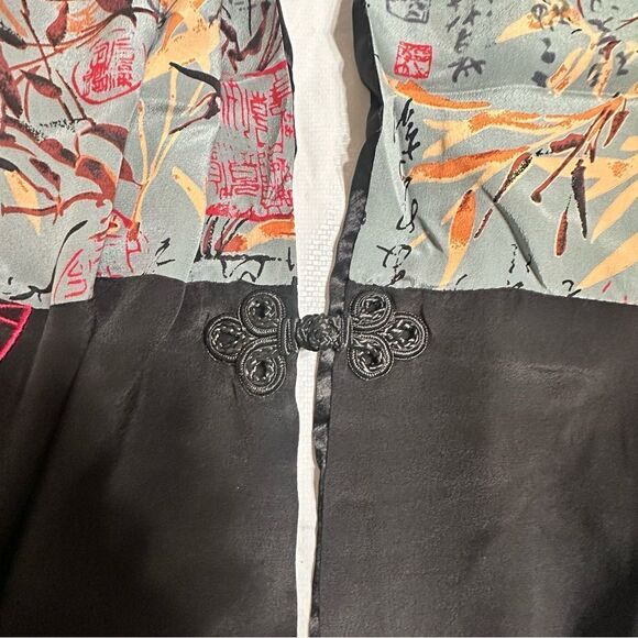 Asian Style grey and black bamboo leaf pattern silk wrap with pockets. OSFM - Picture 9 of 11